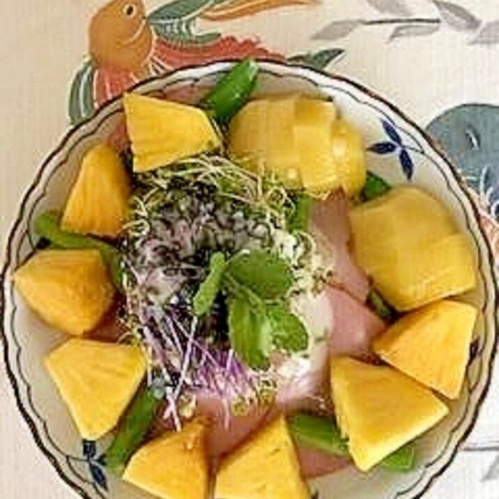 リーフレタス 、パイン、キウイのサラダ~♪